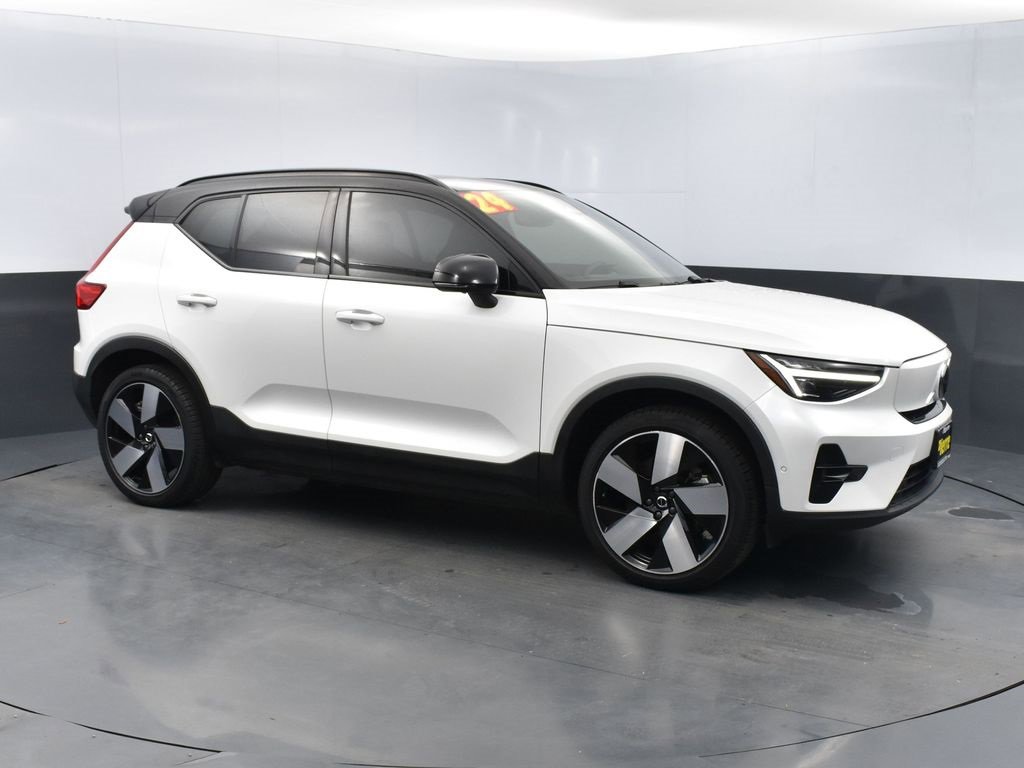 Used 2024 Volvo XC40 Recharge Plus w/ Protection Package Premier image 3