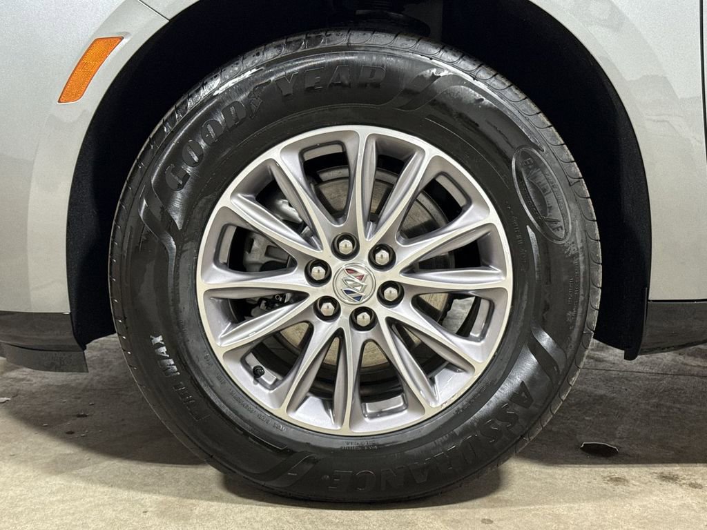 Used 2023 Buick Enclave Essence image 27