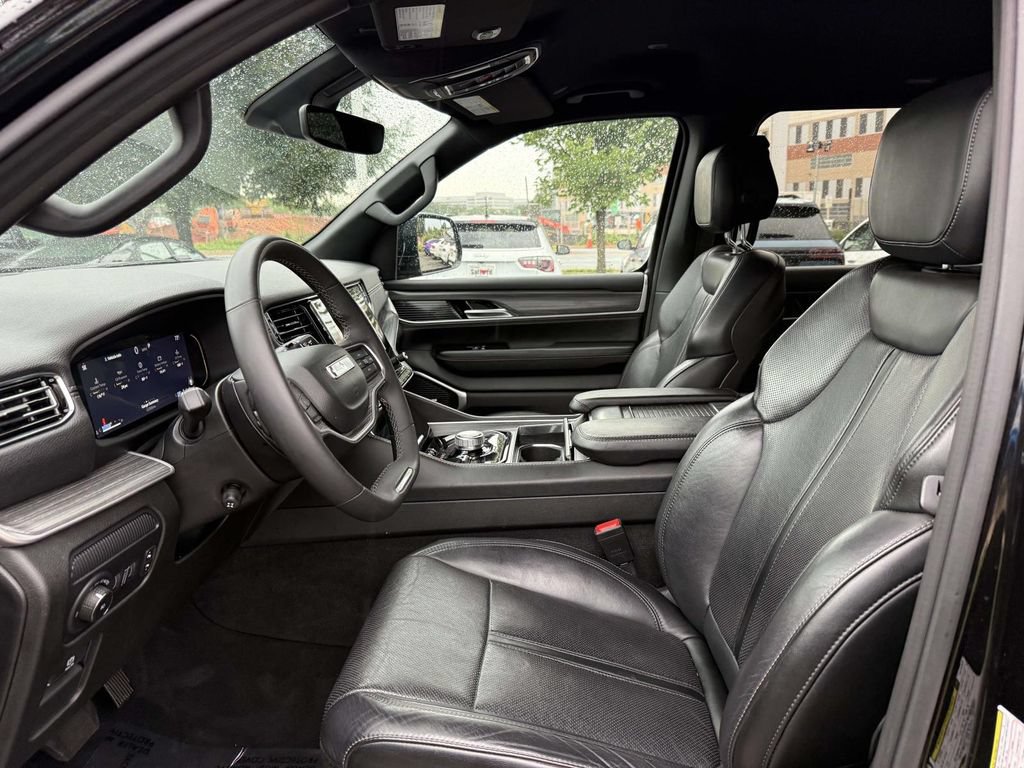 Certified 2024 Jeep Wagoneer Series II w/ Flexible Seating Group AWD/4WD image 13