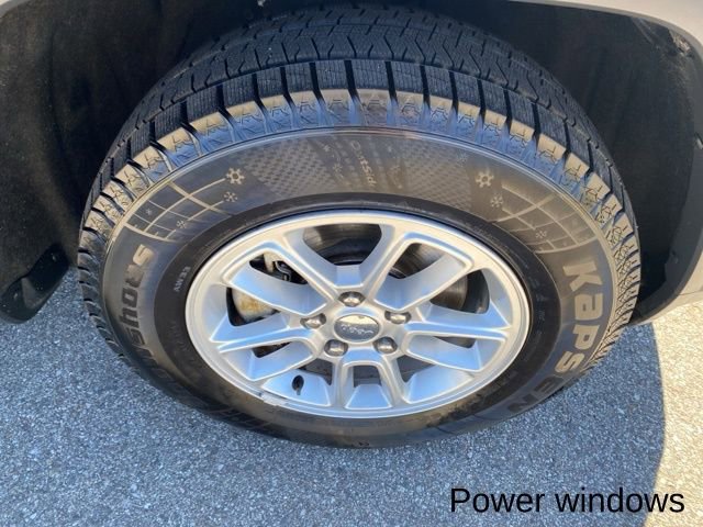 Used 2019 Jeep Grand Cherokee Laredo w/ Security & Convenience Group AWD/4WD image 35