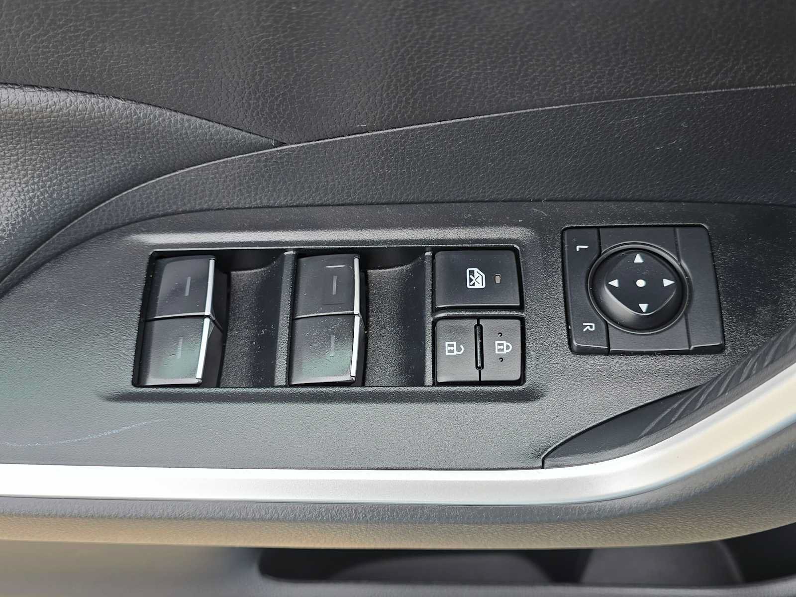 Used 2025 Toyota RAV4 XLE w/ Weather Package AWD/4WD image 22