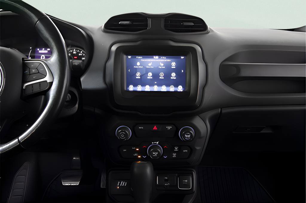 Used 2018 Jeep Renegade Latitude w/ Safety & Security Group AWD/4WD image 19