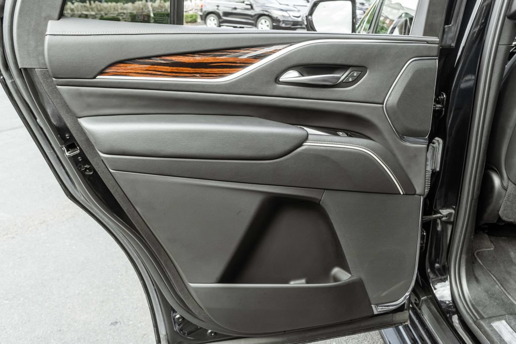 Used 2023 Cadillac Escalade Premium Luxury AWD/4WD image 32