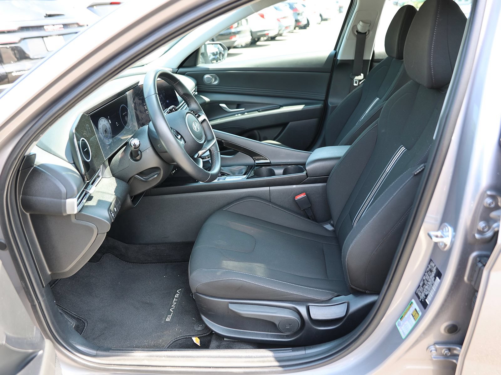 Certified 2025 Hyundai Elantra SEL FWD image 14