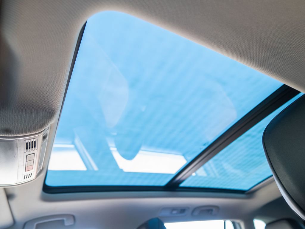 Used 2019 Volkswagen Tiguan SEL image 23