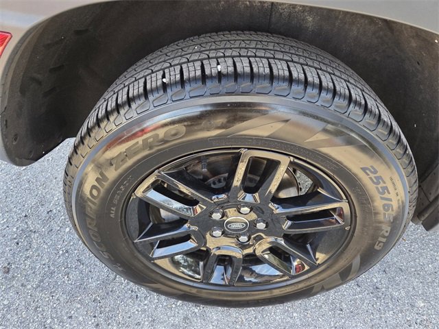 Used 2025 Land Rover Defender 110 S image 18