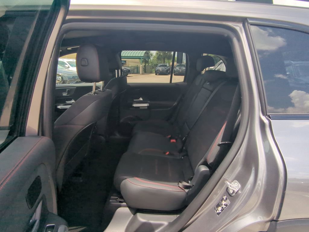 Used 2024 Mercedes-Benz EQB 300 4MATIC image 5