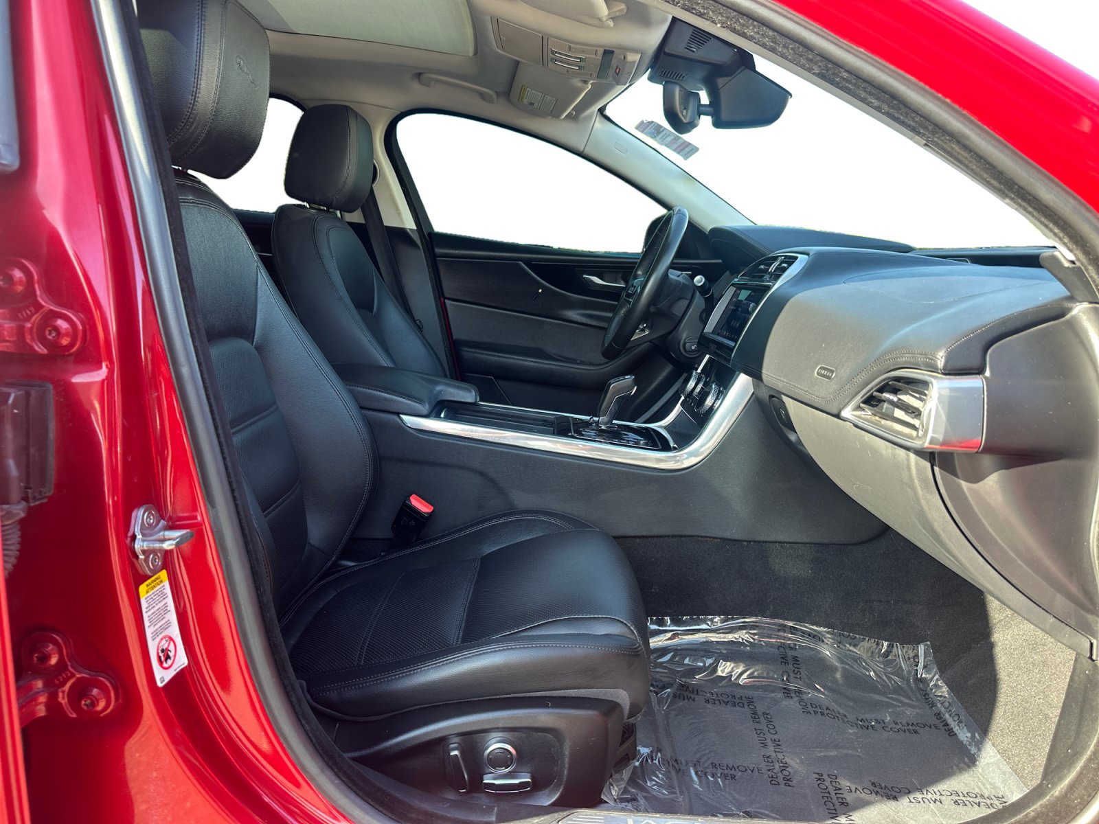 Used 2020 Jaguar XE S RWD image 15