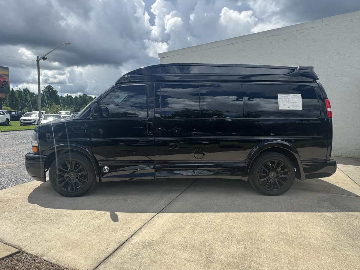 Used 2021 Chevrolet Express 2500 w/ Enhanced Convenience Package RWD image 2