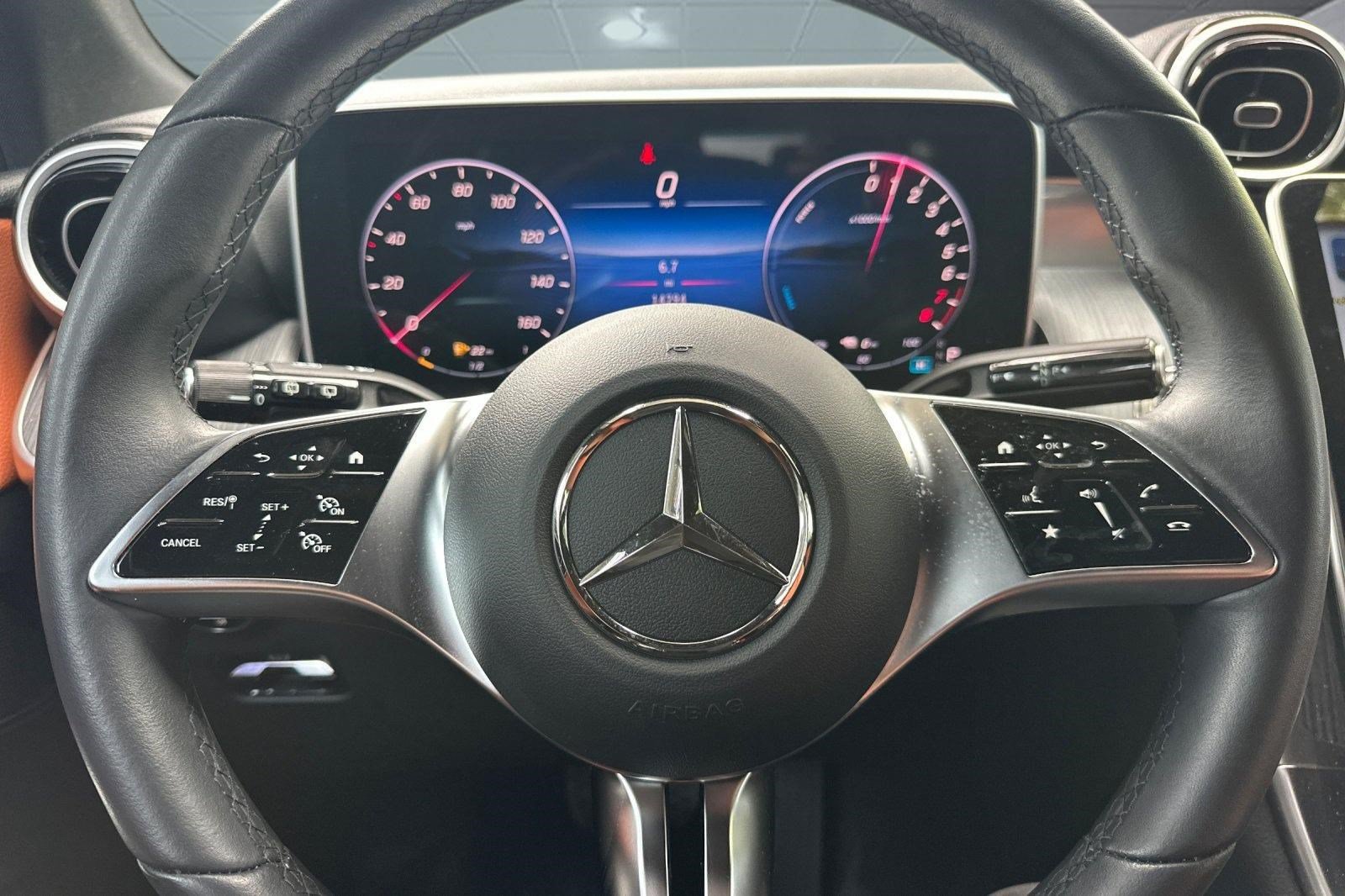Used 2025 Mercedes-Benz GLC 350e 4MATIC image 11