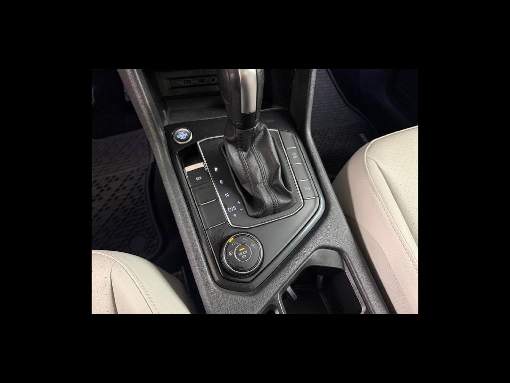 Used 2020 Volkswagen Tiguan SEL w/ Tiguan Two-Row MDO Package AWD/4WD image 24