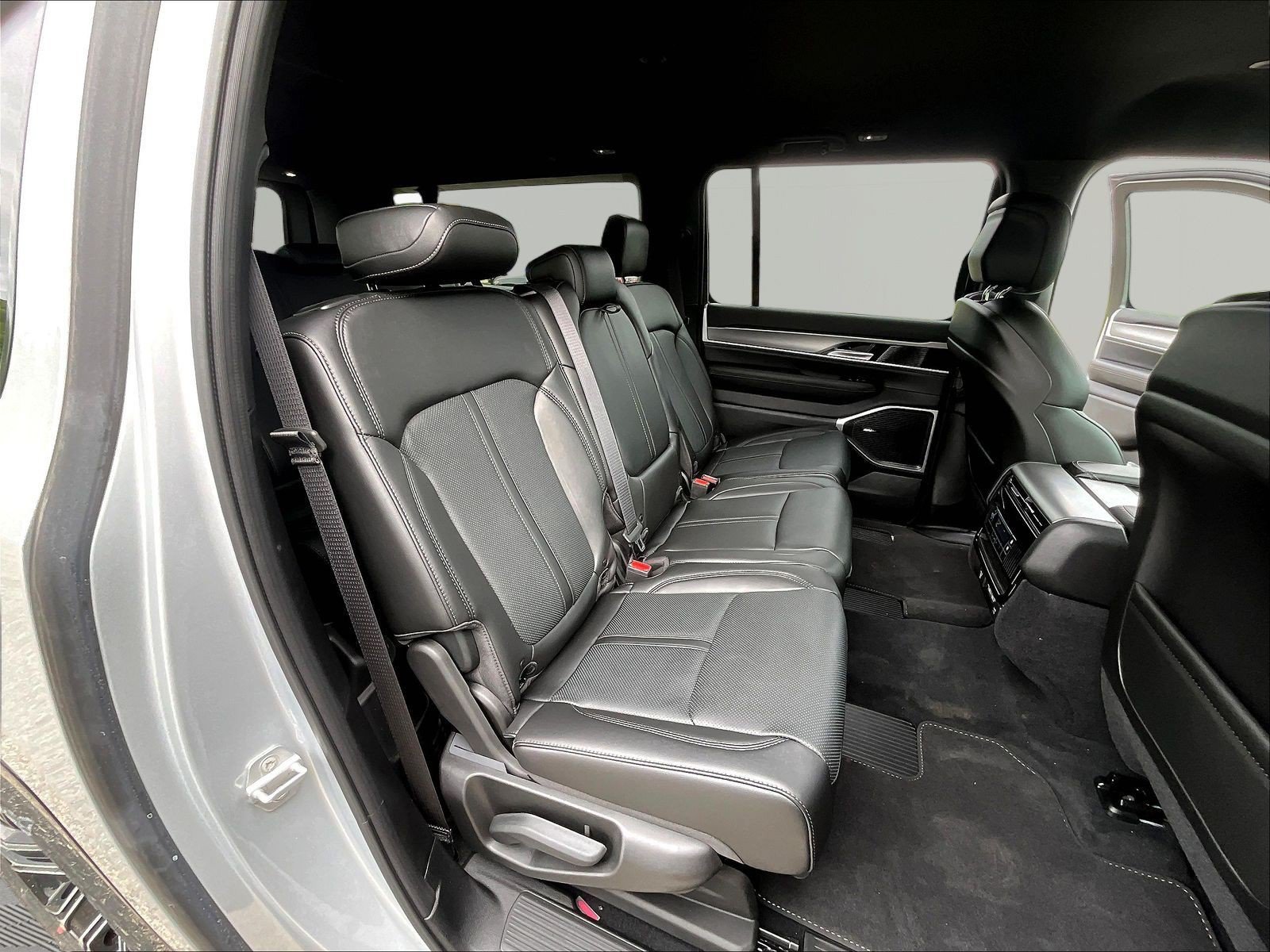 New 2026 Jeep Grand Wagoneer L 4WD w/ 8-Passenger Seating Package image 20