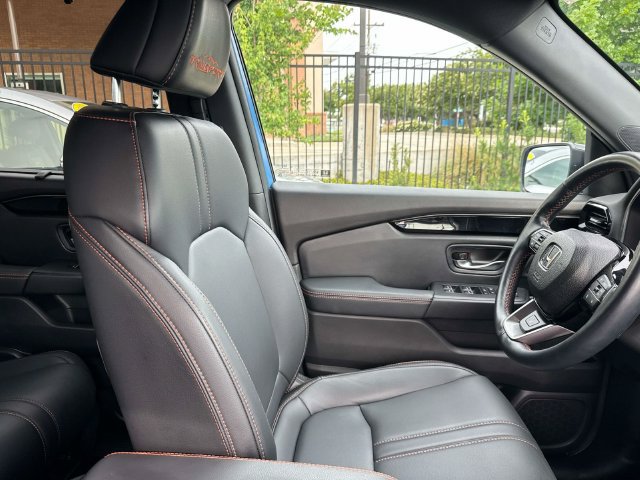 Used 2025 Honda Pilot TrailSport image 12