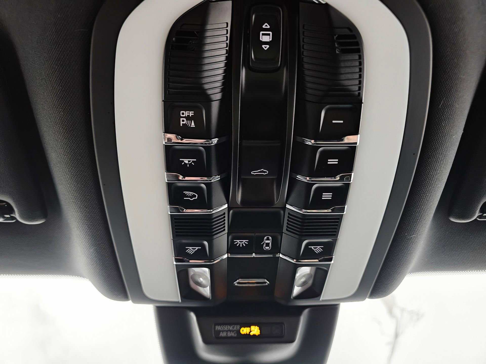 Used 2024 Porsche Macan Turbo image 26