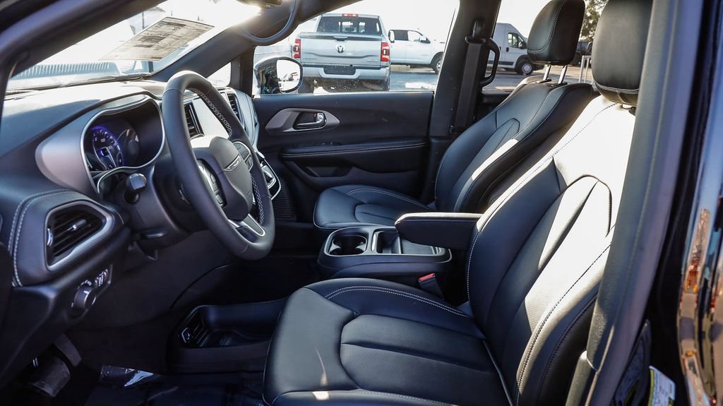 New 2027 Chrysler Pacifica Select FWD image 21