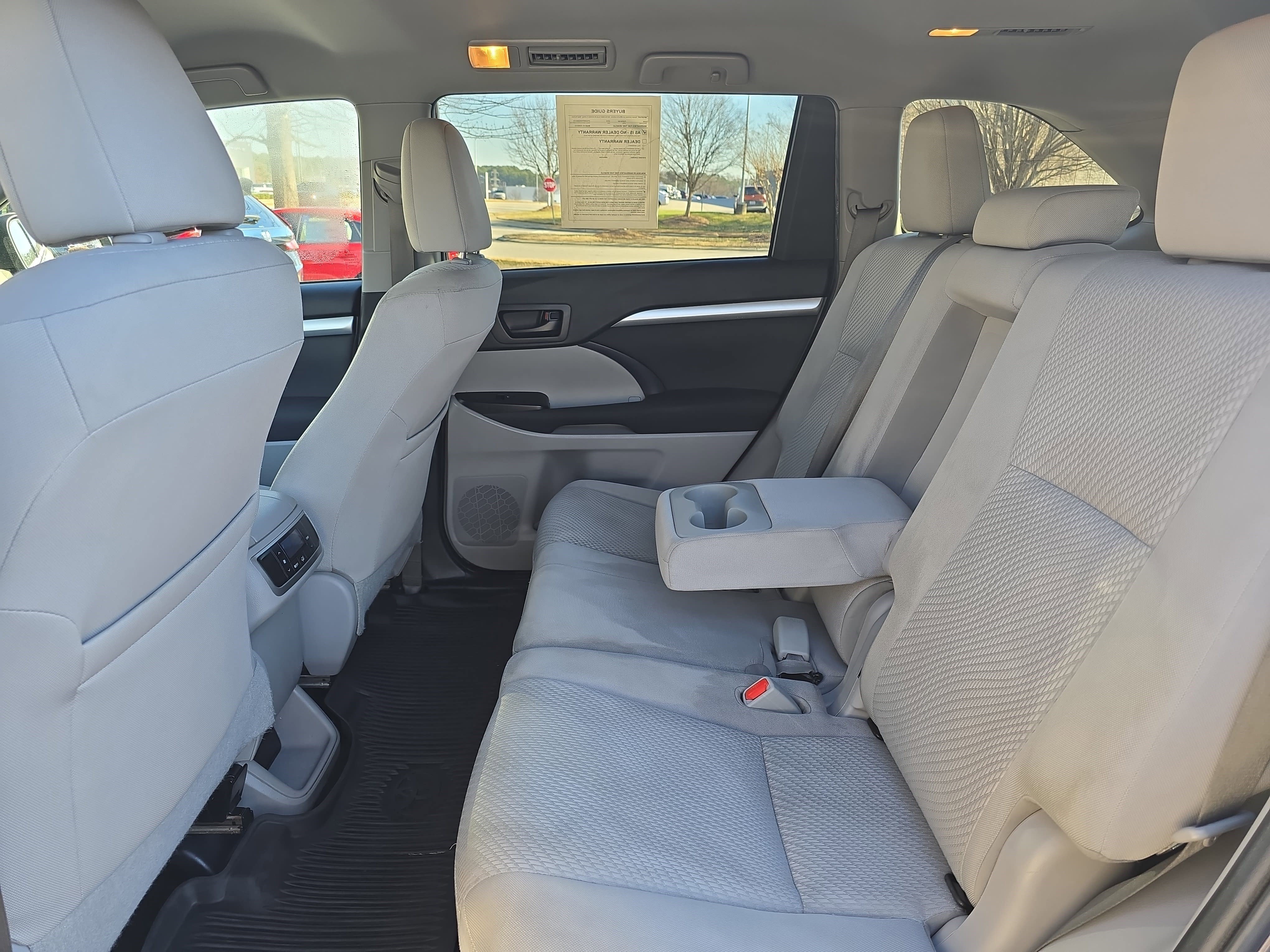 Used 2019 Toyota Highlander LE image 13