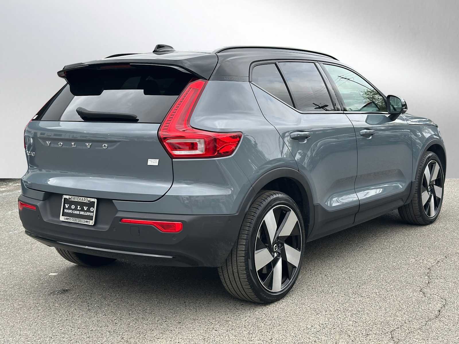 Used 2023 Volvo XC40 Recharge Plus w/ Protection Package Premier AWD/4WD image 4