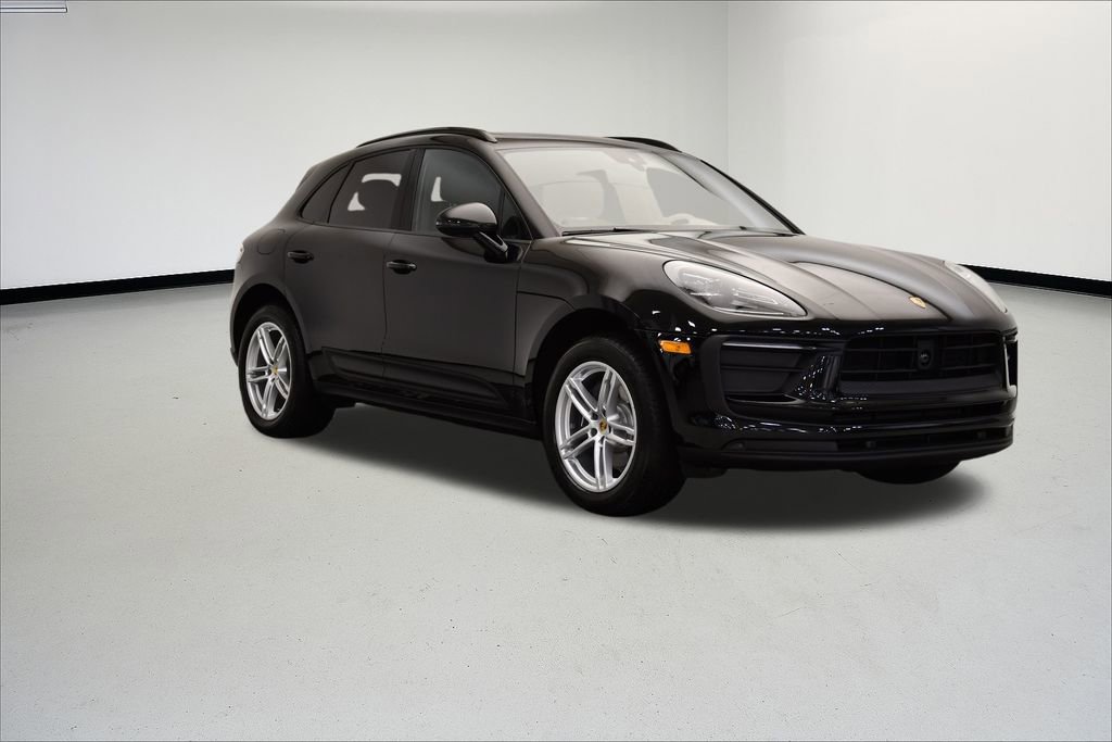 Used 2025 Porsche Macan image 9