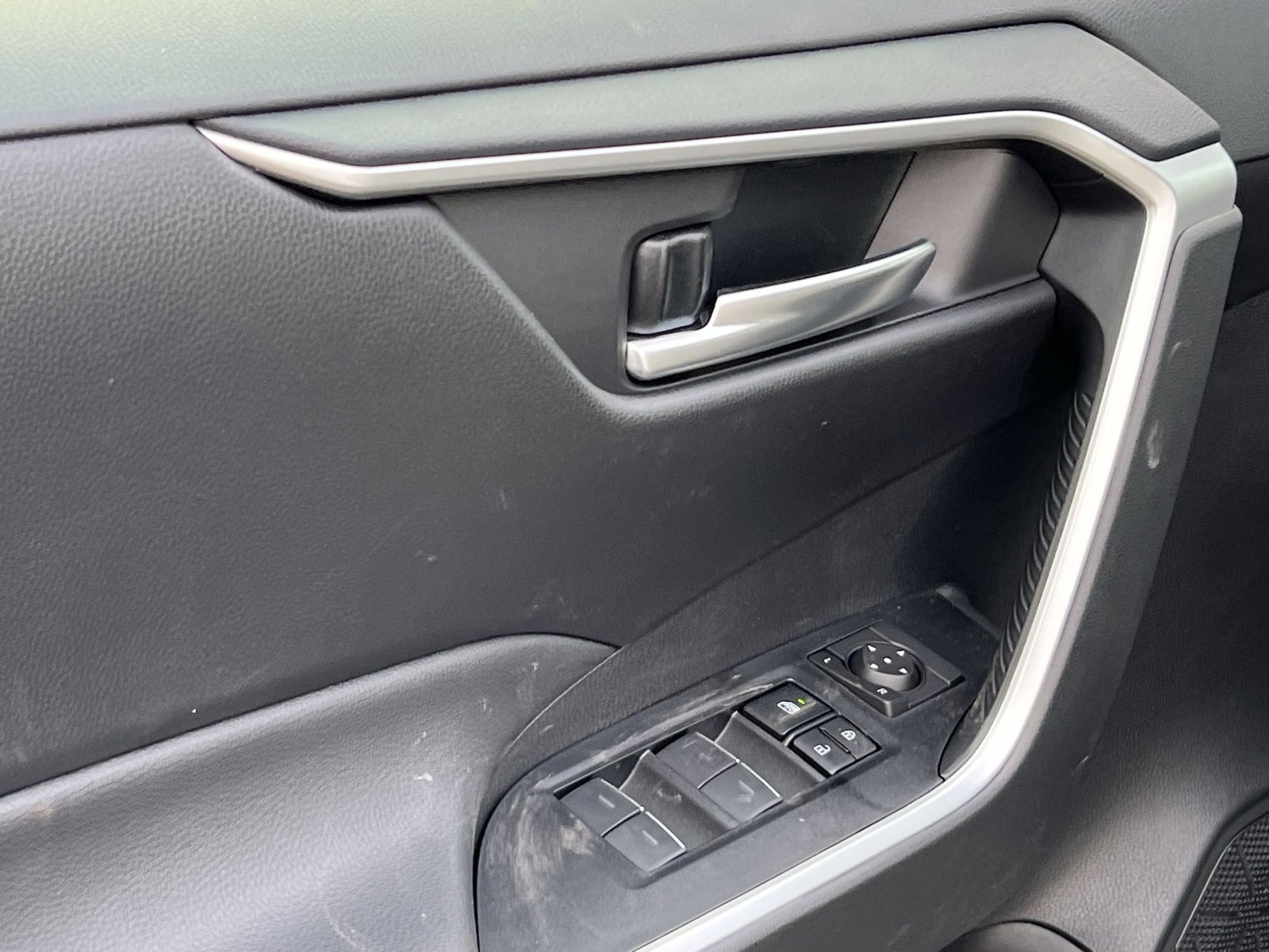 New 2025 Toyota RAV4 XLE image 10