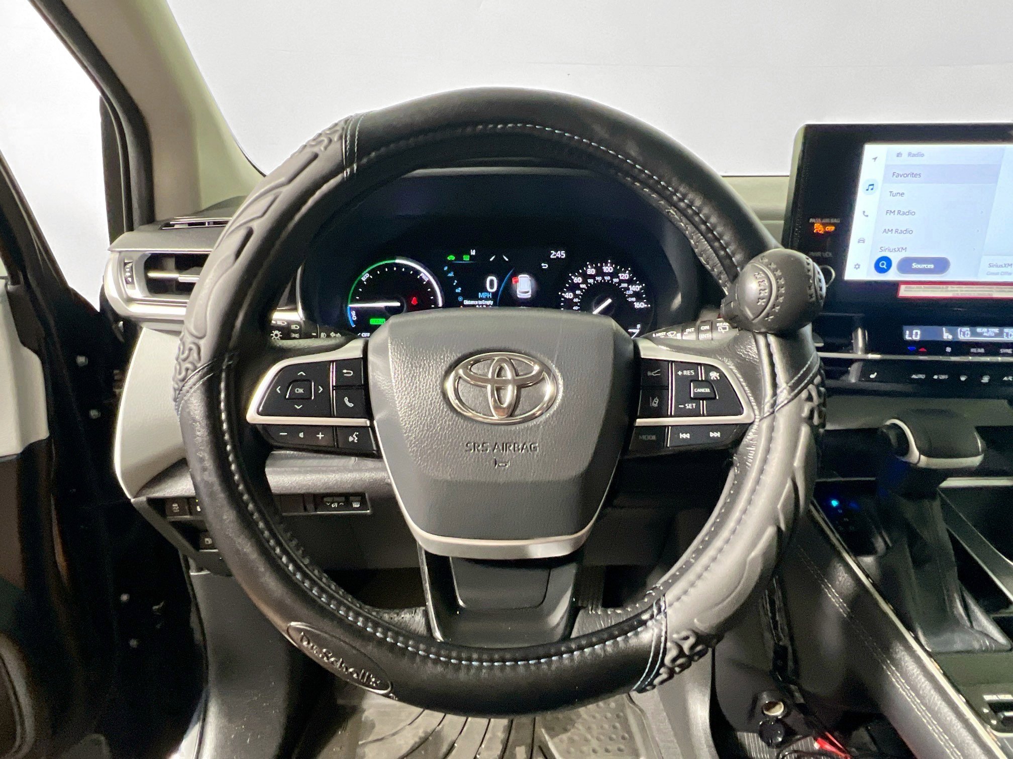 Used 2025 Toyota Sienna XLE FWD image 17