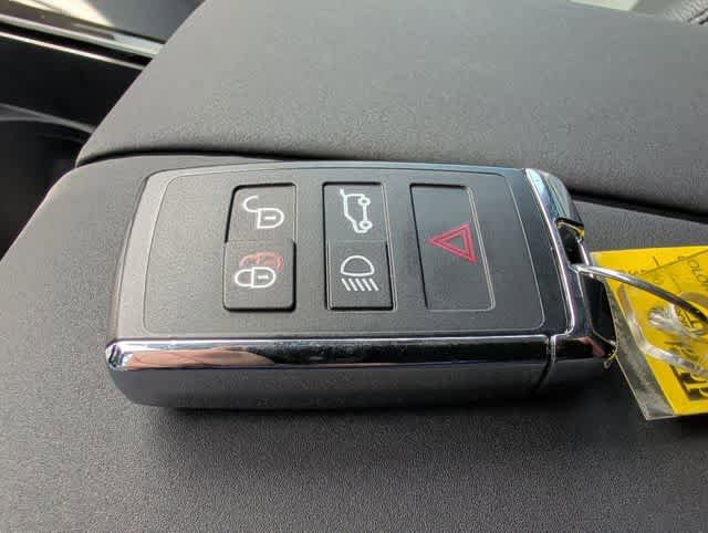 Used 2025 Land Rover Range Rover Evoque Dynamic SE image 34