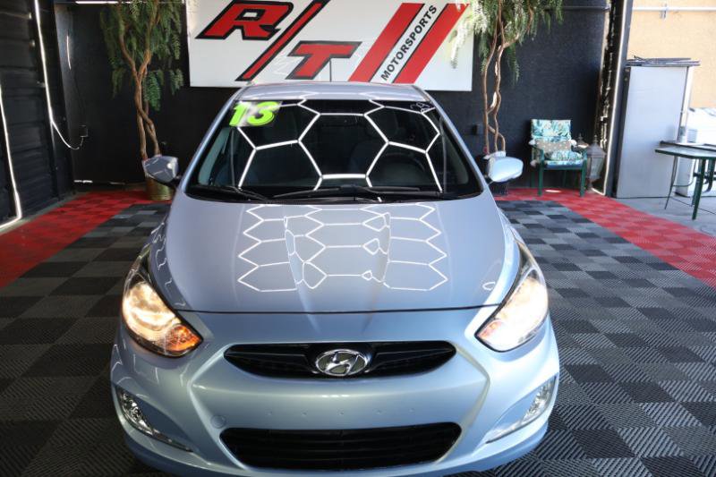 Used 2013 Hyundai Accent SE image 2