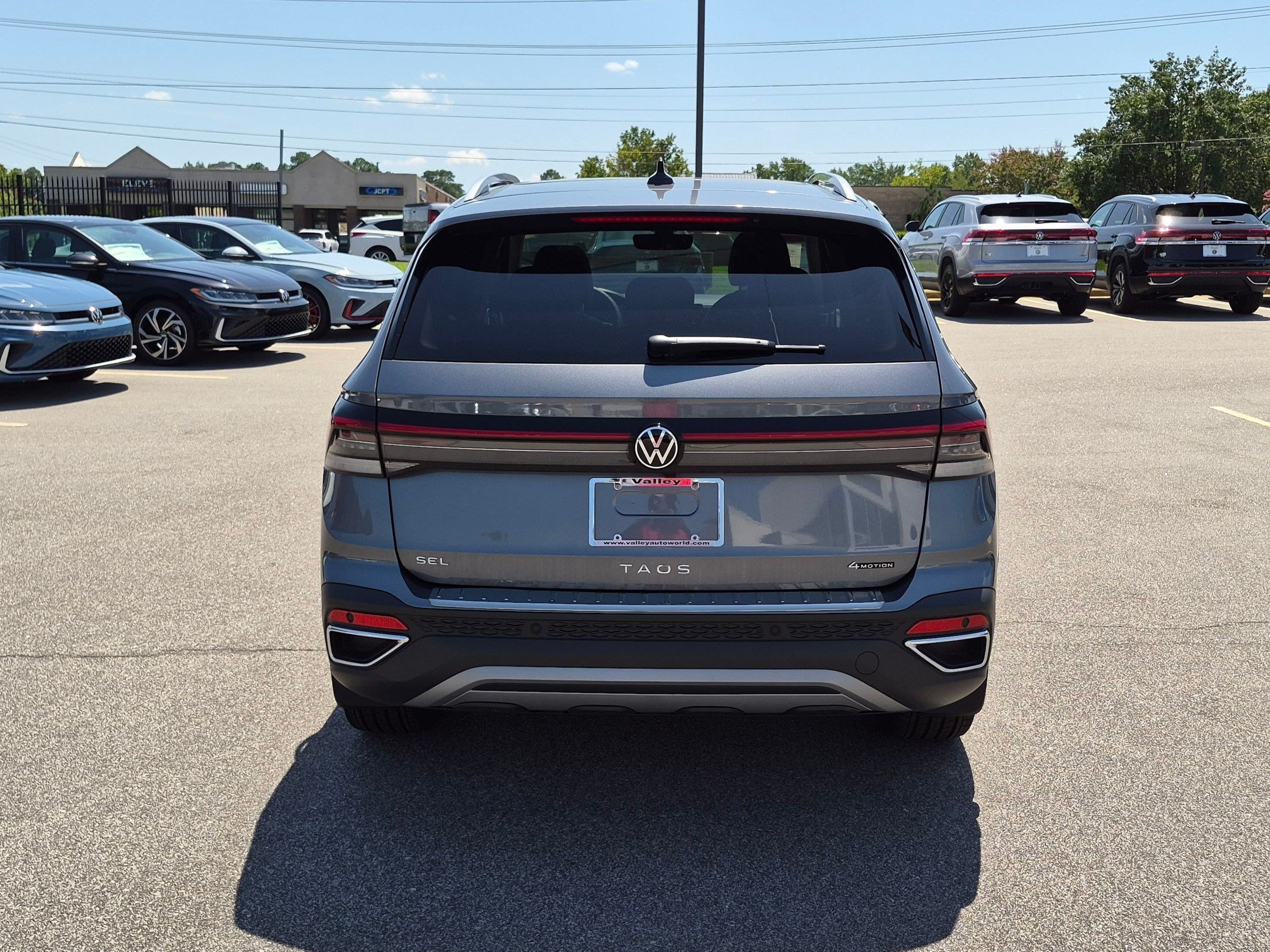 Used 2026 Volkswagen Taos SEL AWD/4WD image 4