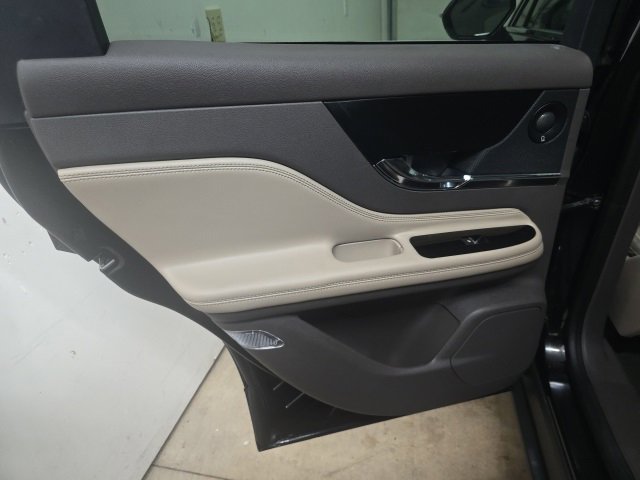 Used 2021 Lincoln Corsair Reserve w/ Equipment Group 201A image 15