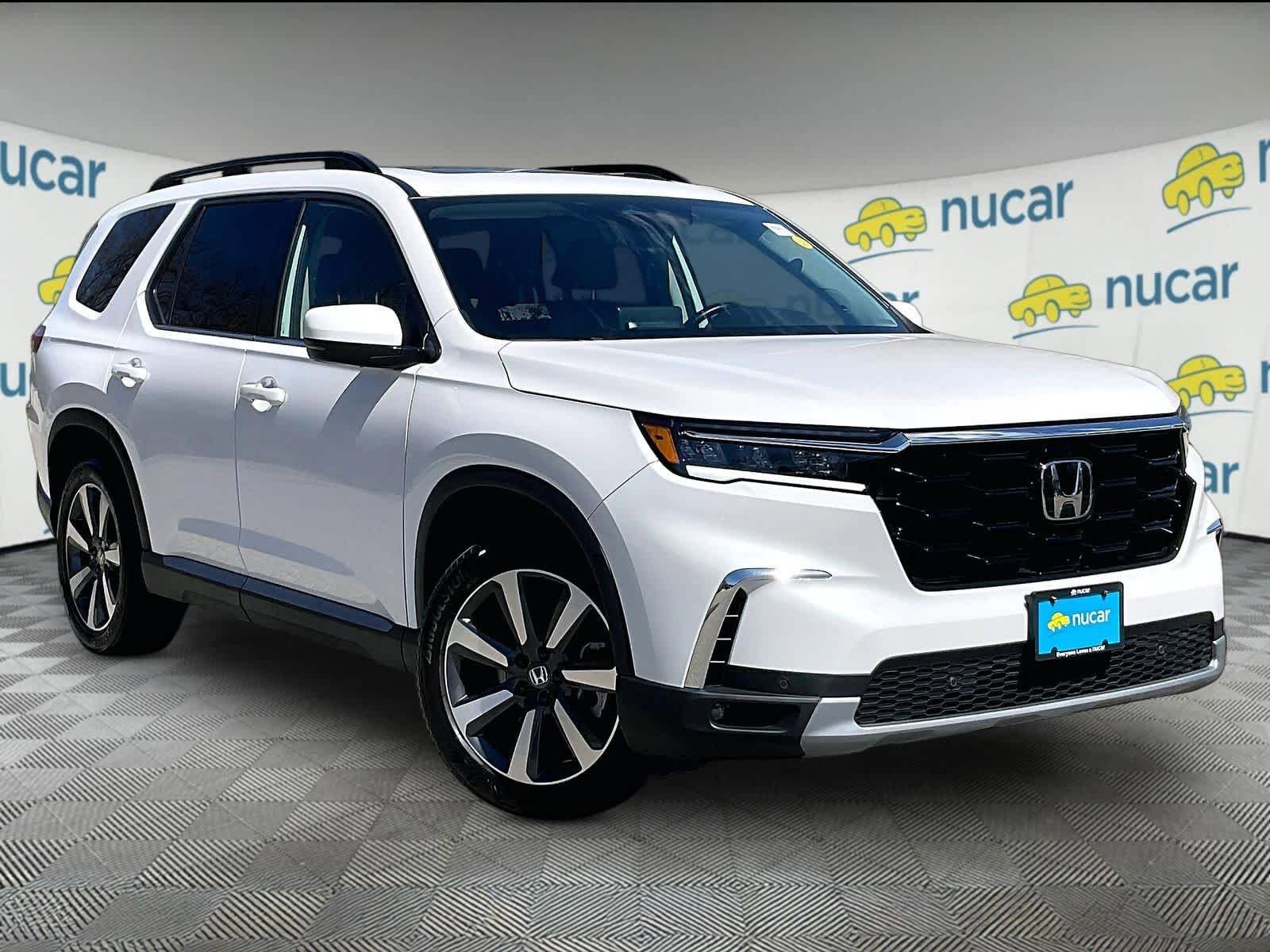 Used 2025 Honda Pilot Touring image 1