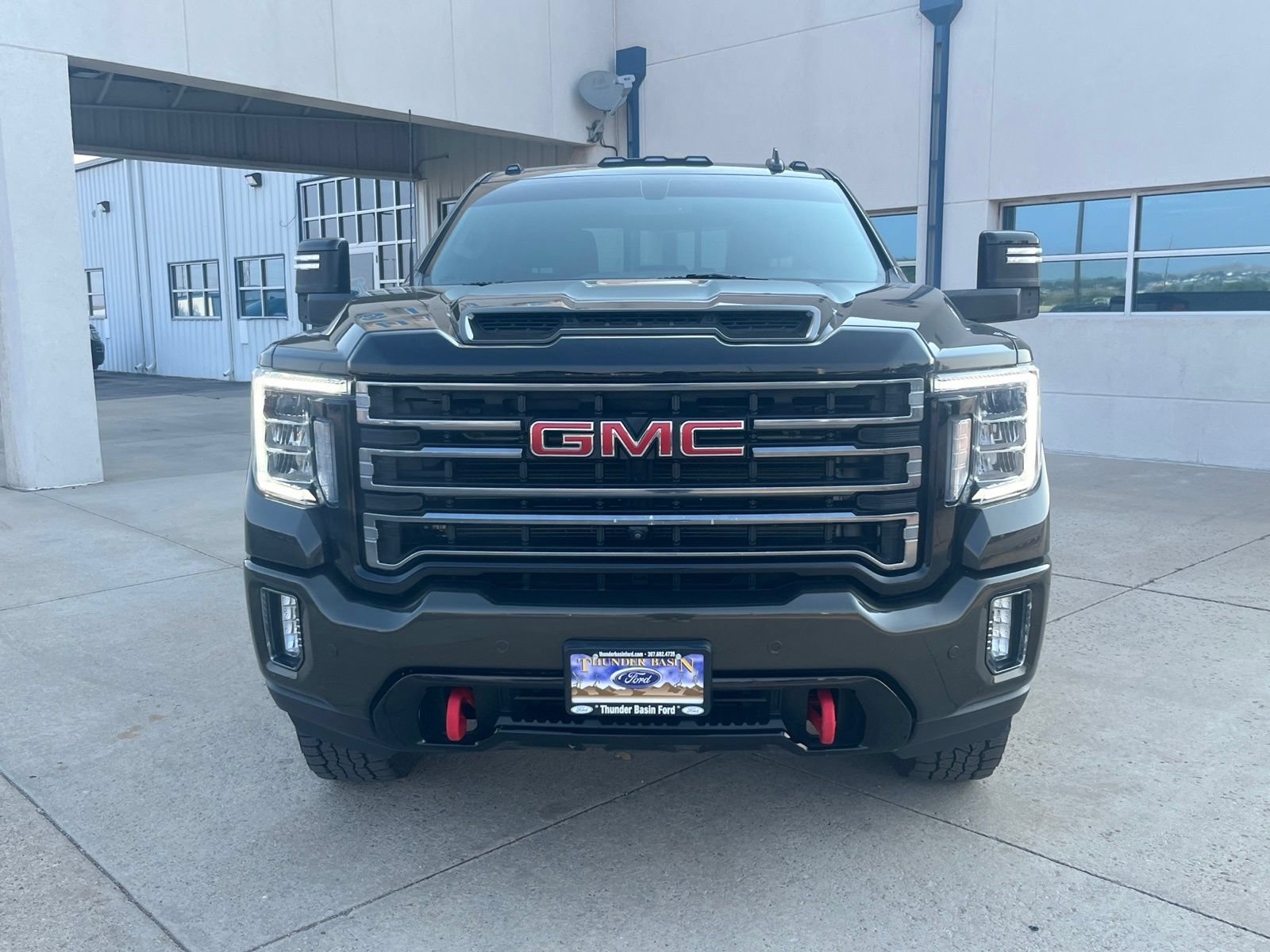 Used 2022 GMC Sierra 3500 AT4 w/ AT4 Preferred Package AWD/4WD image 2