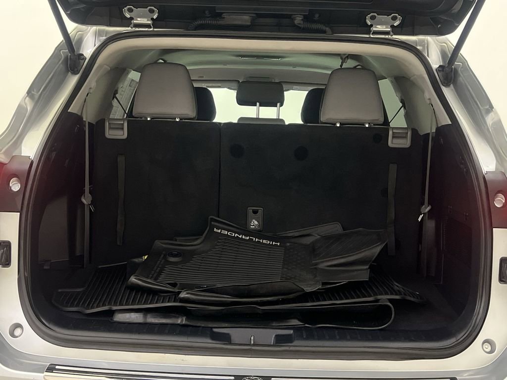 Used 2020 Toyota Highlander L image 24