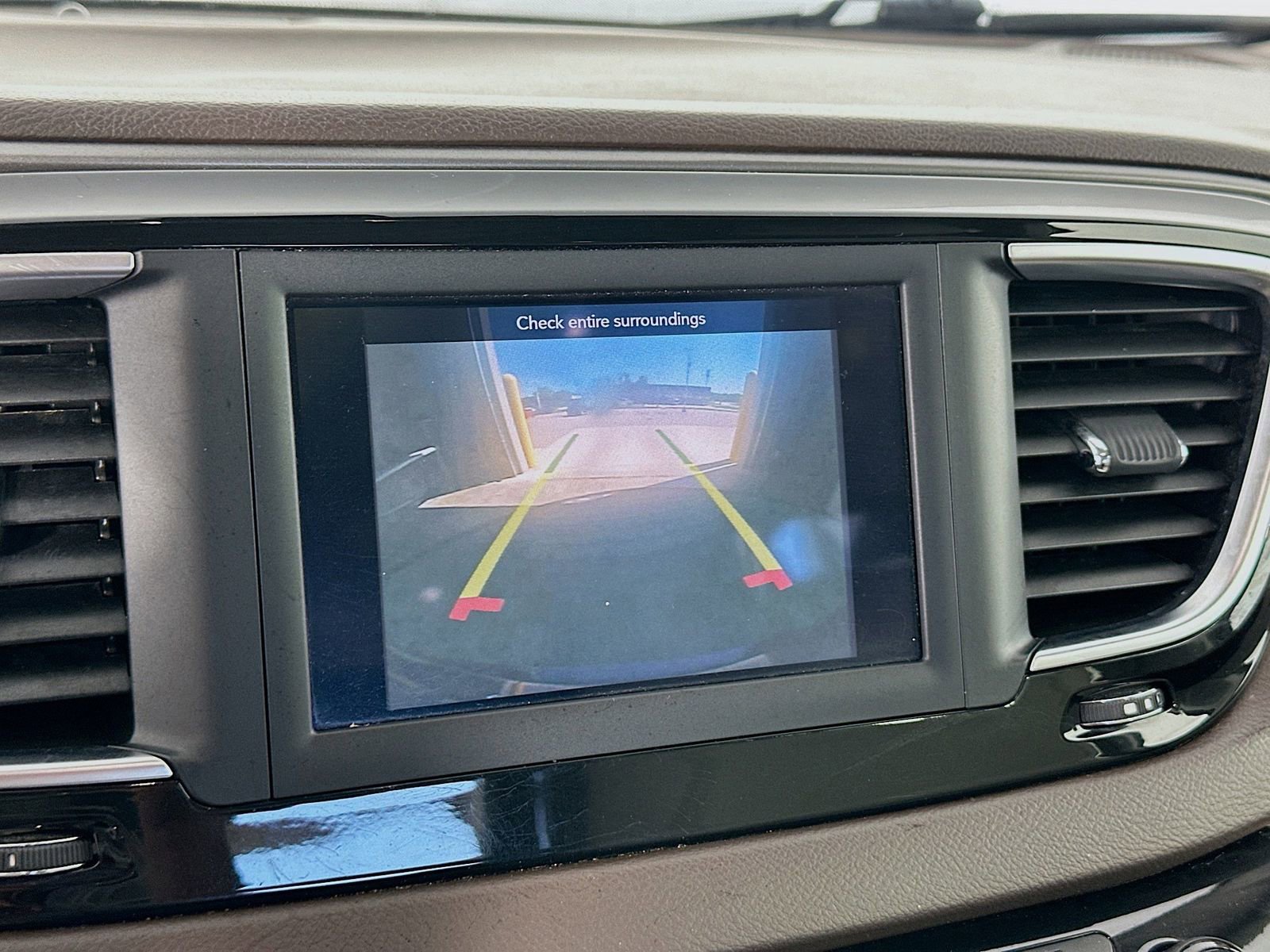 Used 2019 Chrysler Pacifica Touring-L FWD image 12