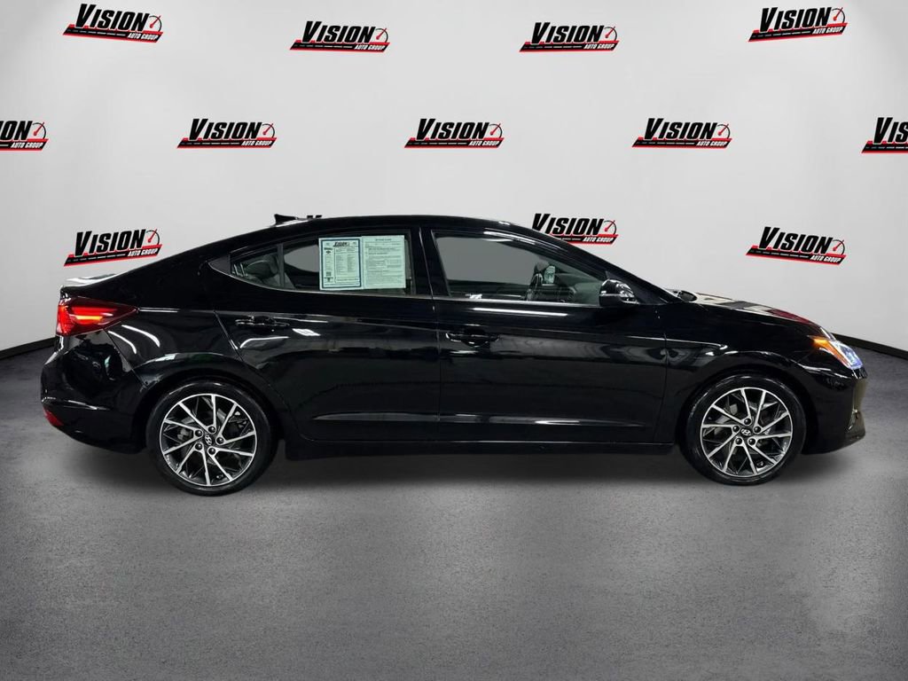 Used 2019 Hyundai Elantra Limited image 4