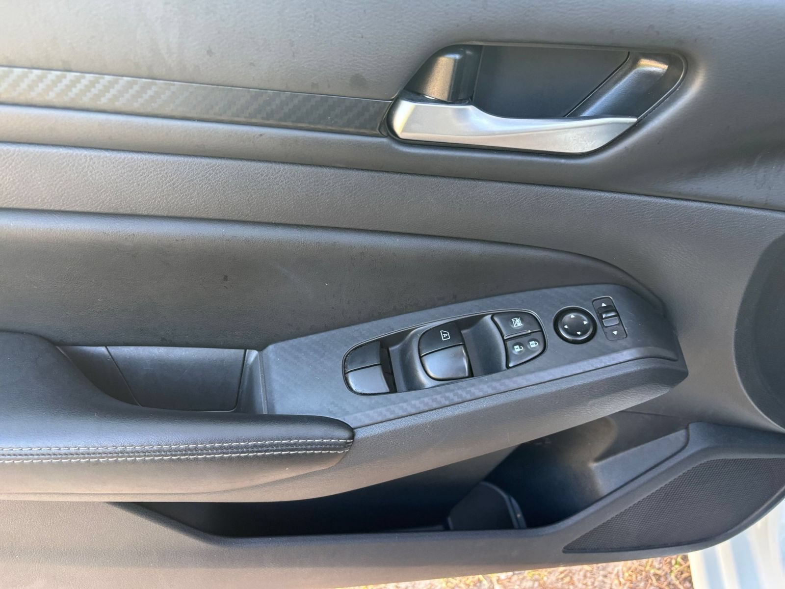 Used 2025 Nissan Altima 2.5 SV FWD image 18