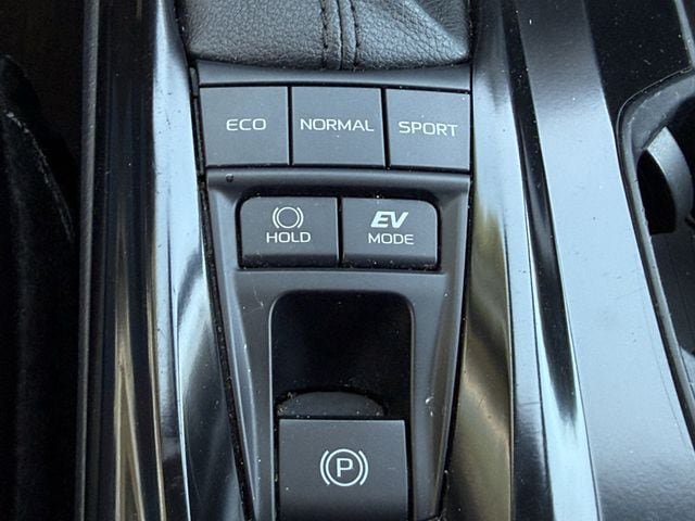 Used 2025 Toyota Camry SE FWD image 21