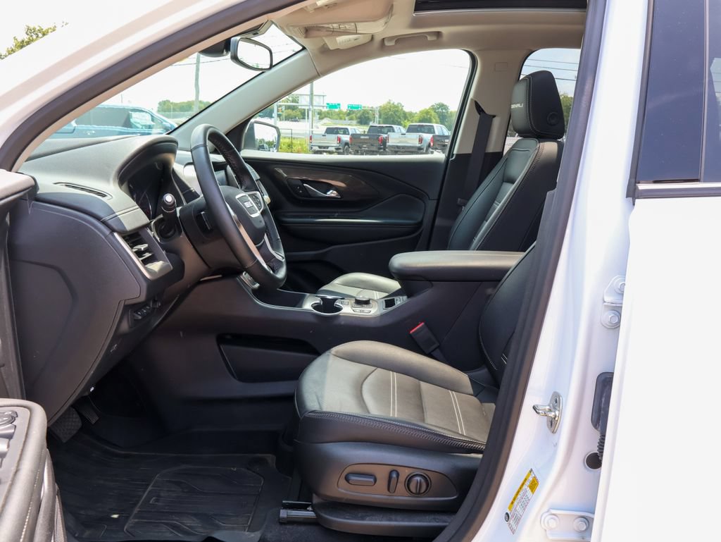 Used 2024 GMC Terrain Denali w/ Denali Premium Package AWD/4WD image 7