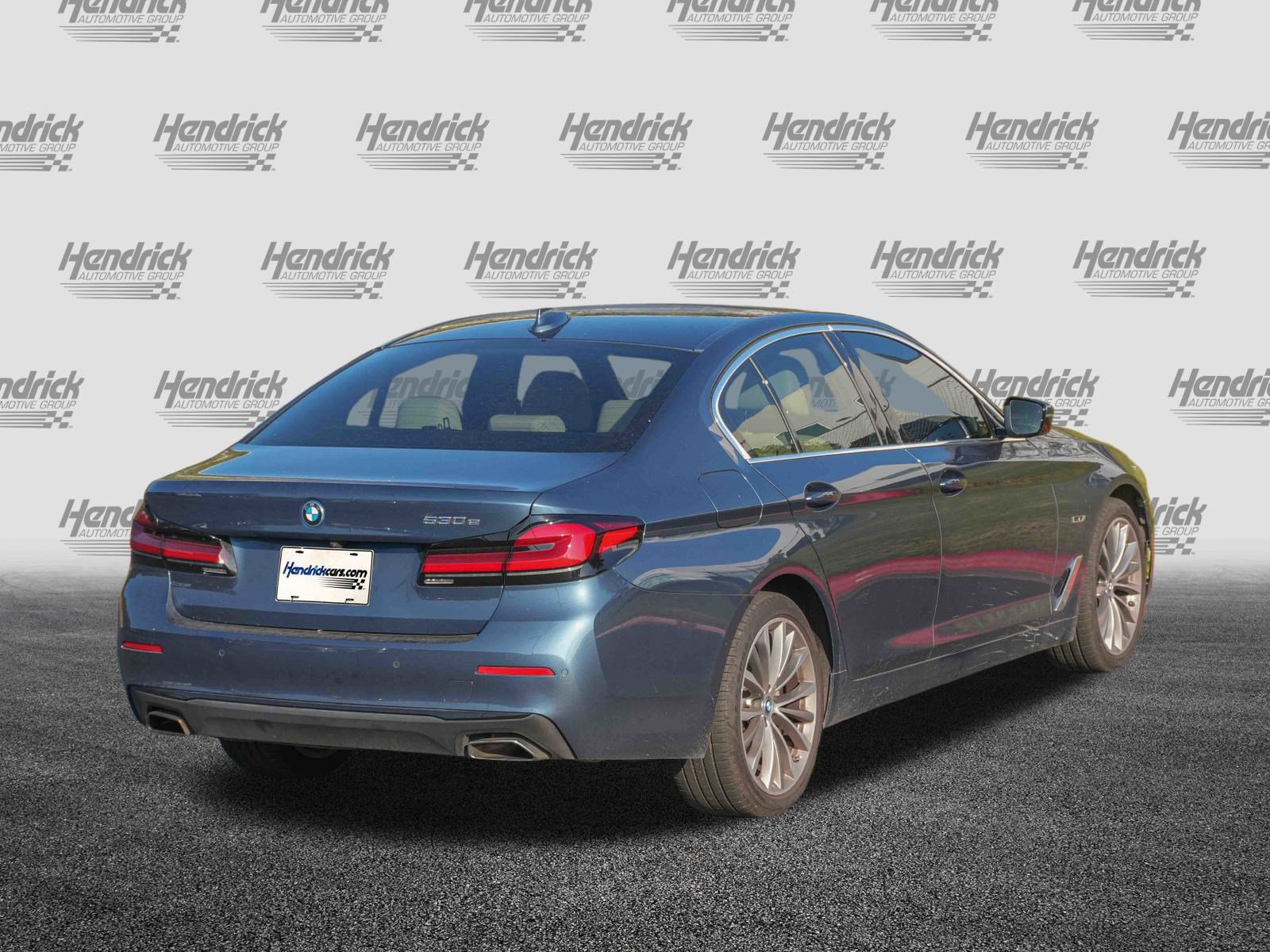 Used 2023 BMW 530e w/ Premium Package image 9