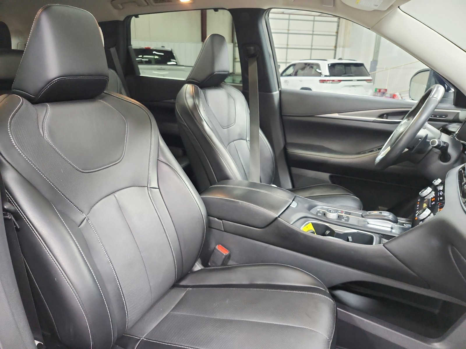 Used 2023 INFINITI QX60 Luxe w/ Cargo Package AWD/4WD image 41