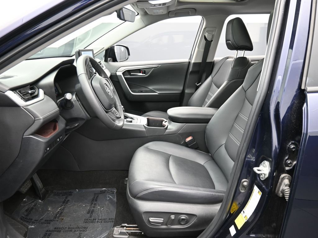 Used 2023 Toyota RAV4 Limited image 13