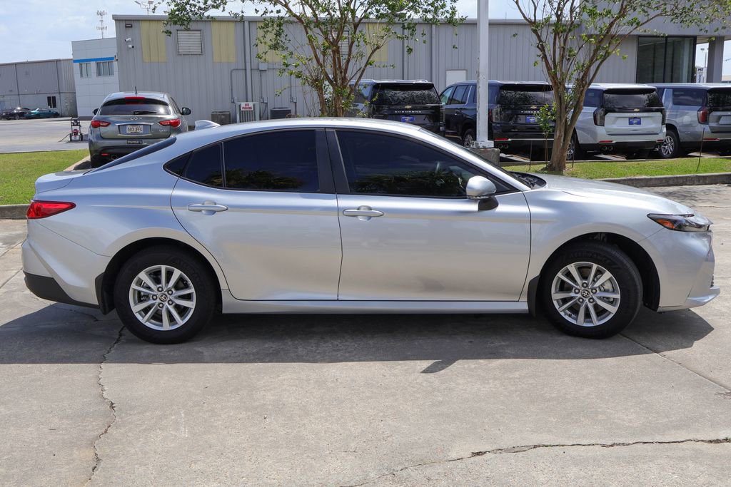 Used 2025 Toyota Camry LE AWD/4WD image 25