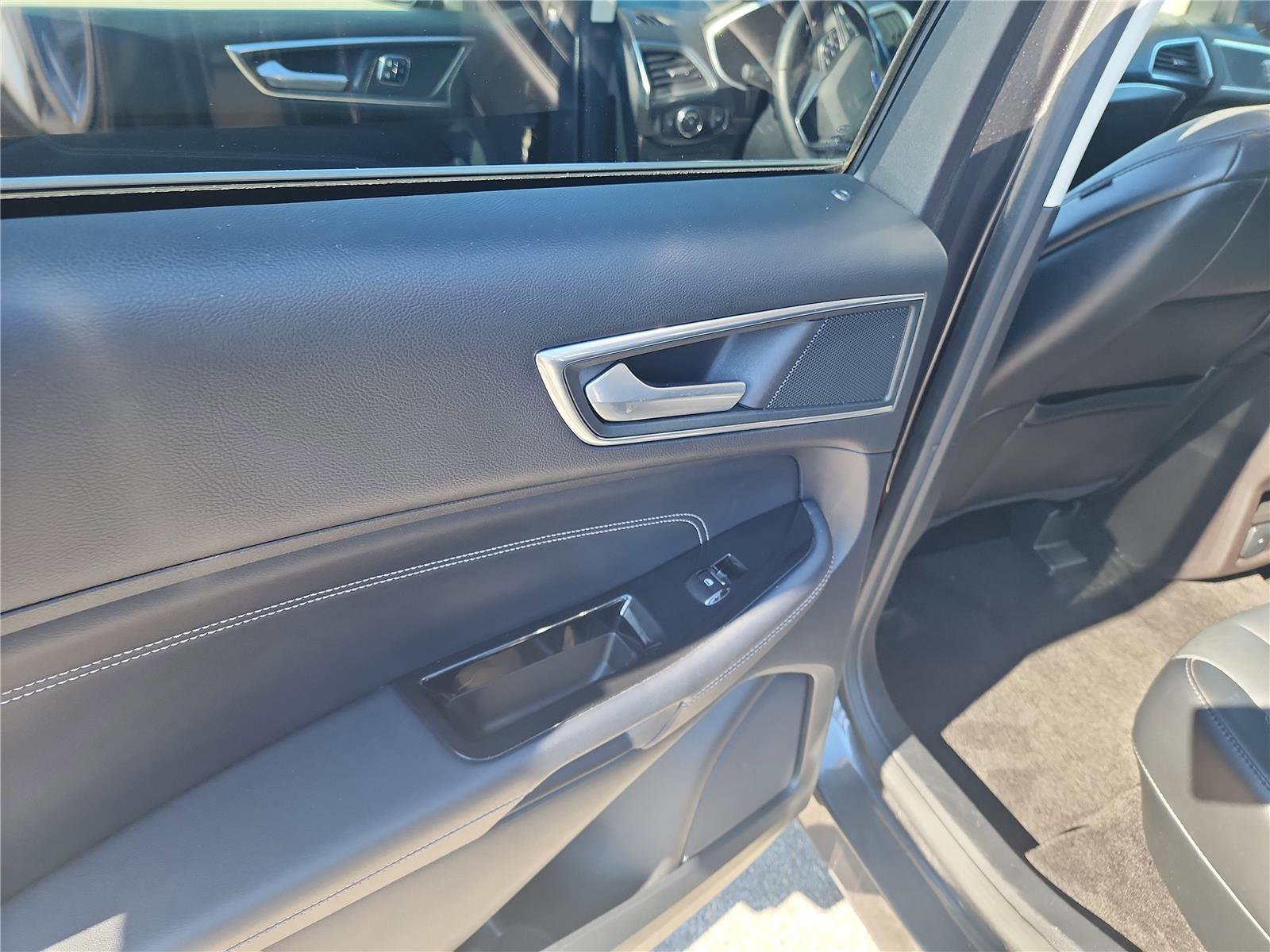 Used 2018 Ford Edge Titanium w/ Technology Package image 15