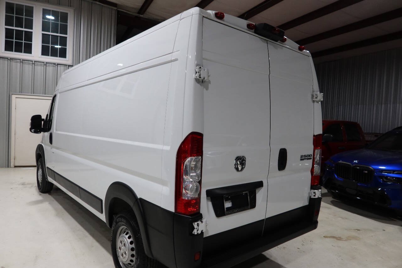 Used 2024 RAM ProMaster 2500 w/ Convenience Group FWD image 3