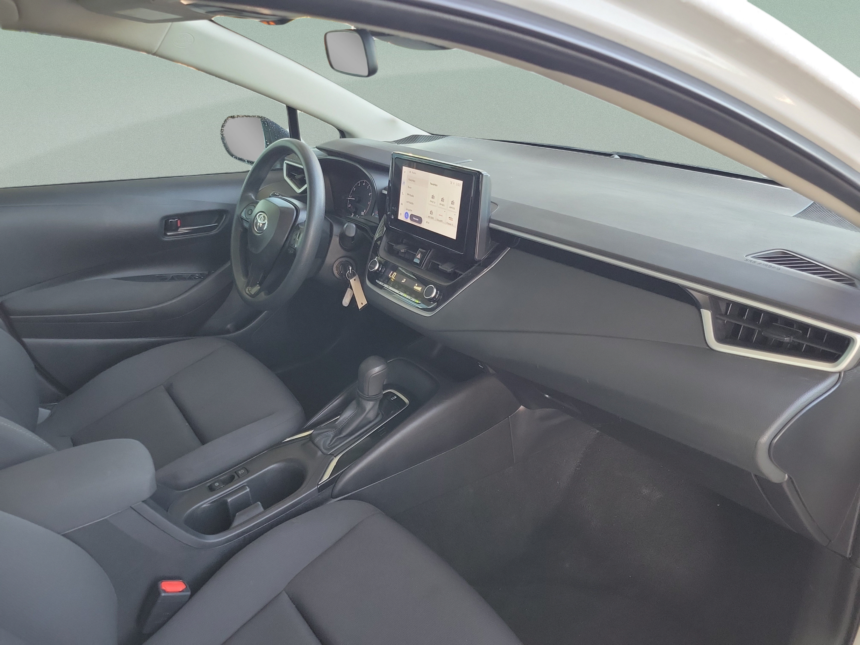 Used 2025 Toyota Corolla LE FWD image 31