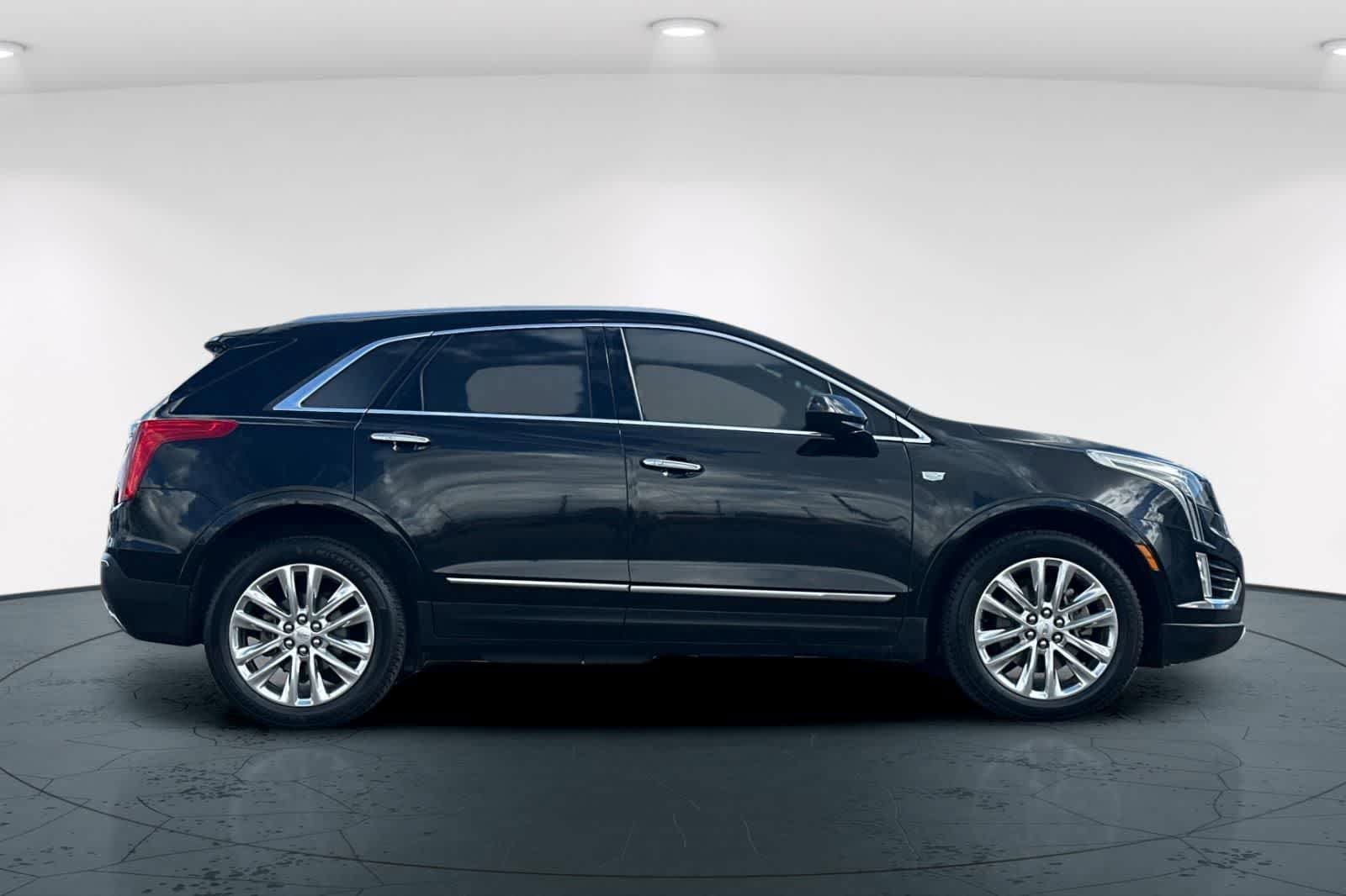 Used 2017 Cadillac XT5 Platinum AWD/4WD image 6