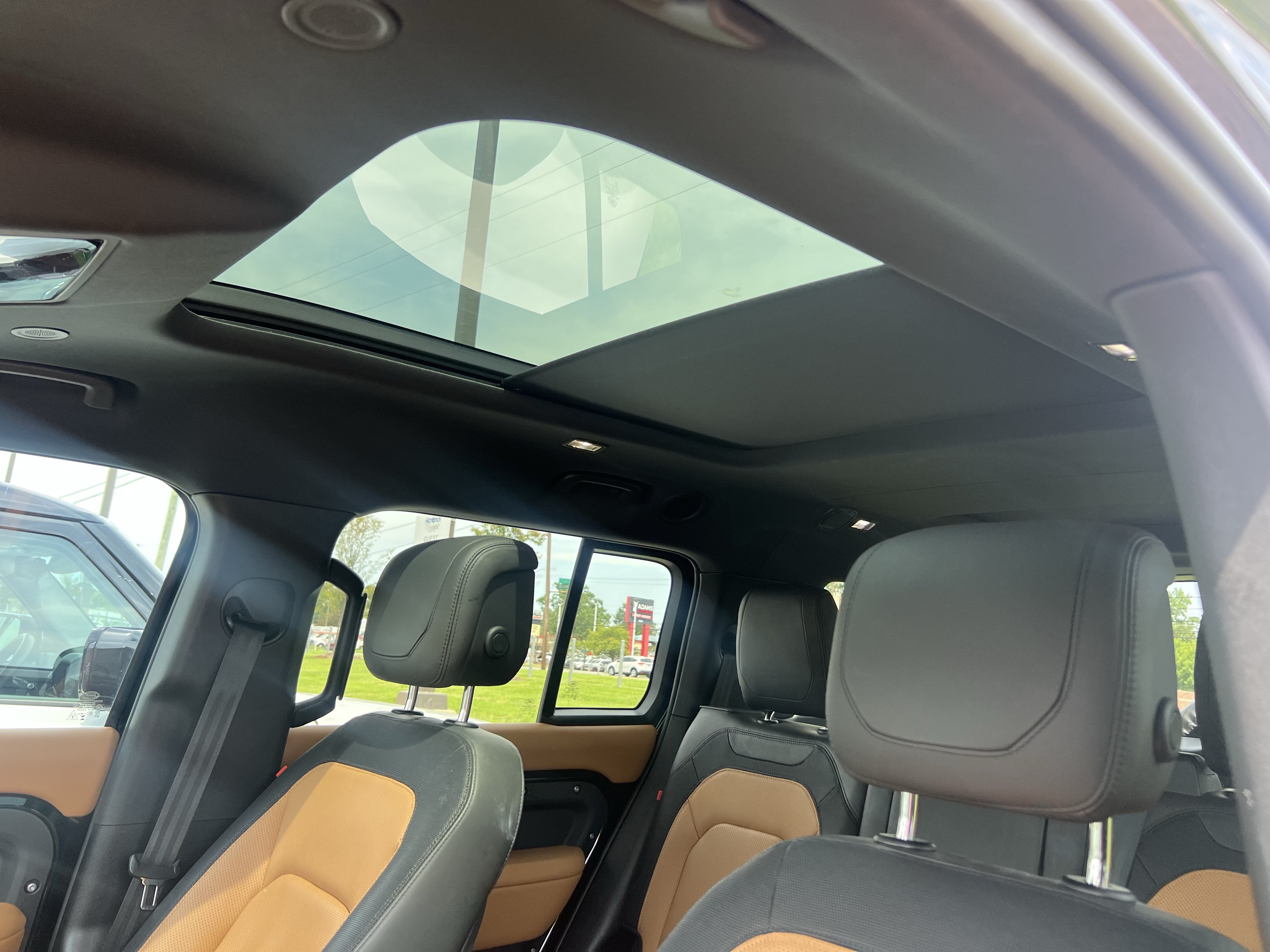 Used 2023 Land Rover Defender 130 X-Dynamic SE AWD/4WD image 18