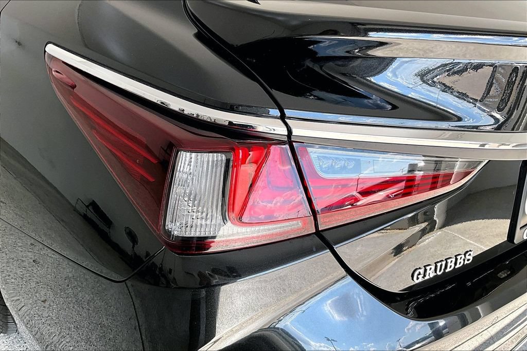 Used 2025 Lexus ES 300h w/ Premium Package FWD image 37