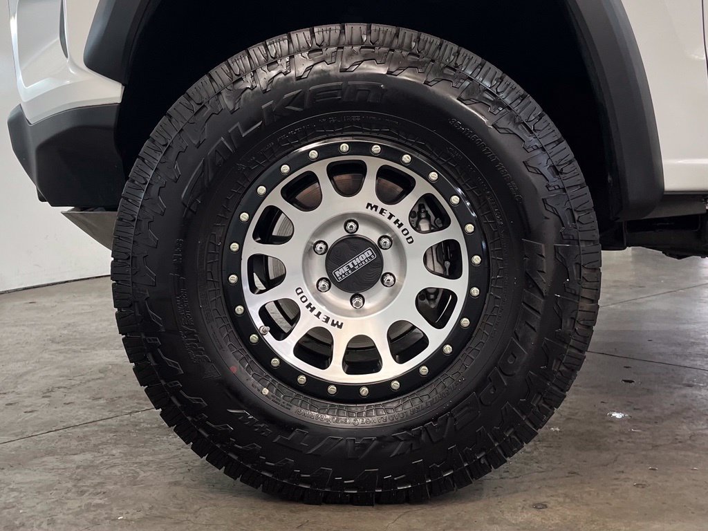 Used 2025 Chevrolet Colorado ZR2 w/ Technology Package AWD/4WD image 15