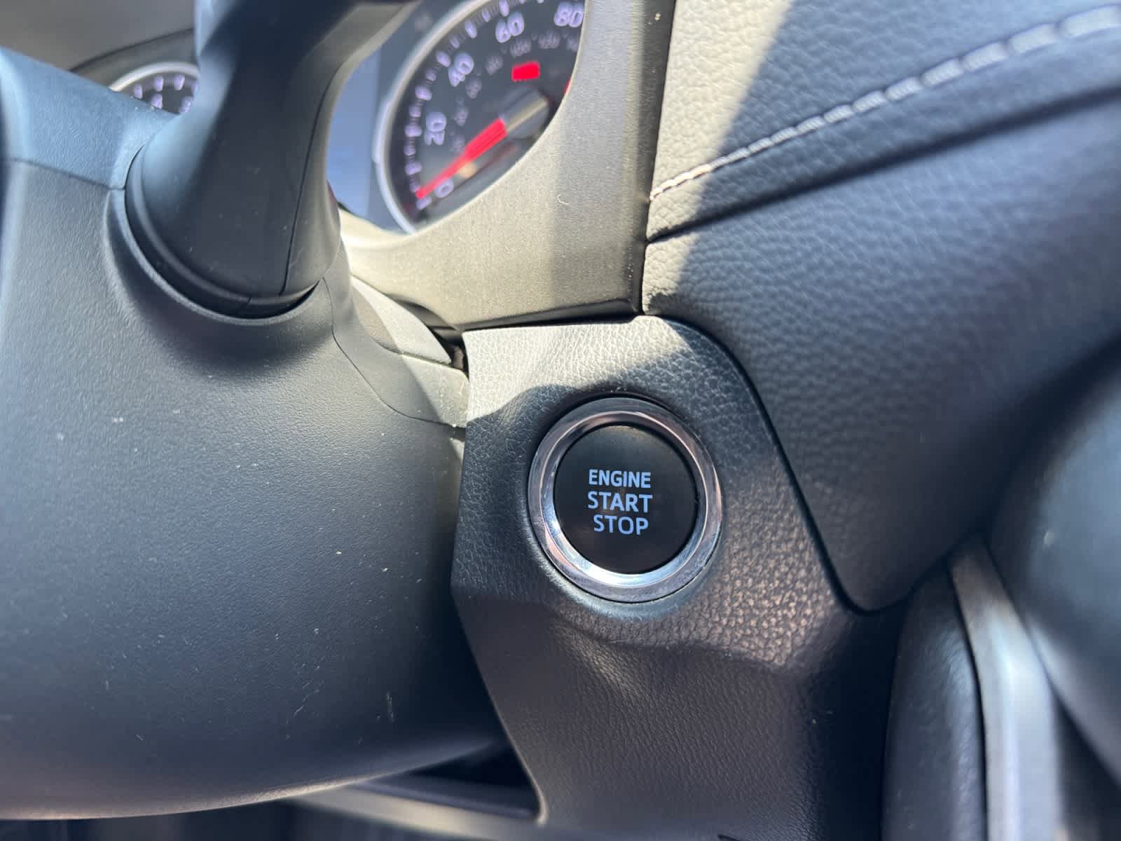 Used 2019 Toyota RAV4 XLE FWD image 6