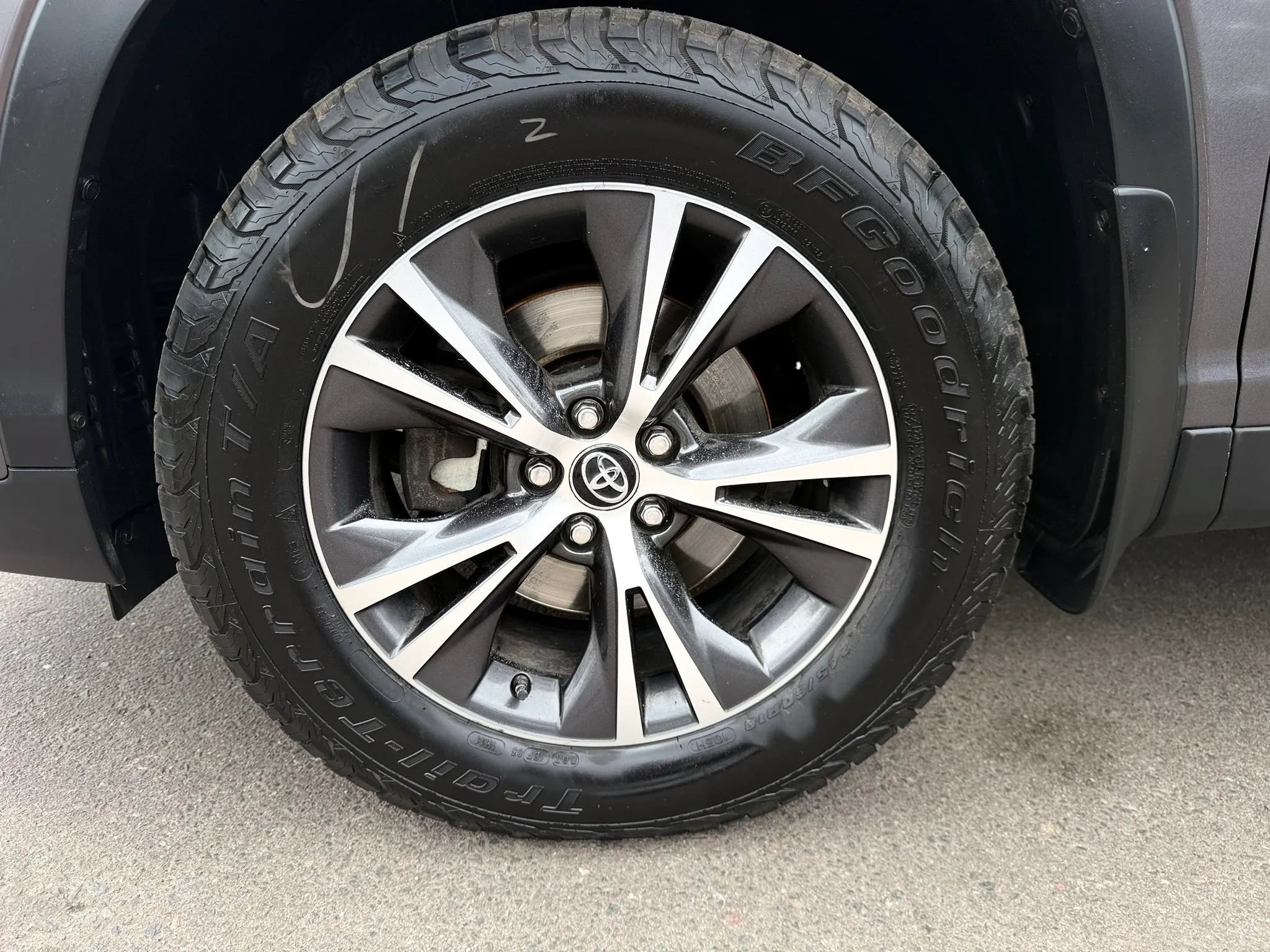 Used 2019 Toyota Highlander LE AWD/4WD image 37