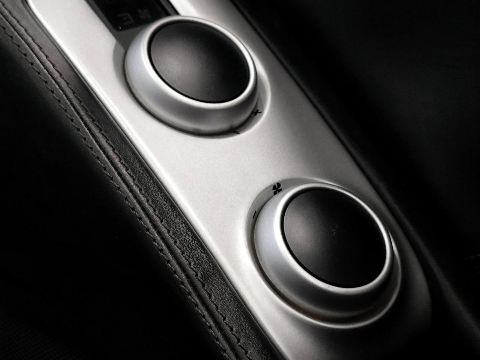 Used 2015 McLaren 650S Spider RWD image 39